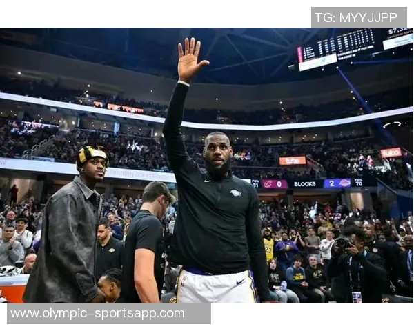 考辛斯谈詹姆斯角色转变:他已成为球队二号人物需适应副手定位 考辛斯谈詹姆斯角色转变:他已成为球队二号人物需适应副手定位