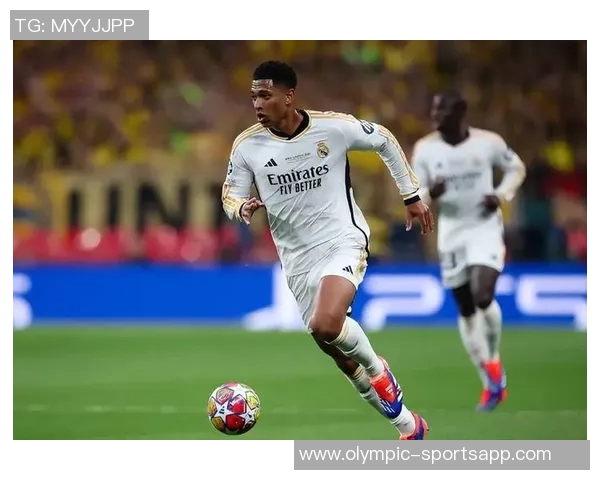 麦迪逊社媒分享儿子穿贝林厄姆皇马球衣瞬间展现父爱与足球梦想 麦迪逊社媒分享儿子穿贝林厄姆皇马球衣瞬间展现父爱与足球梦想